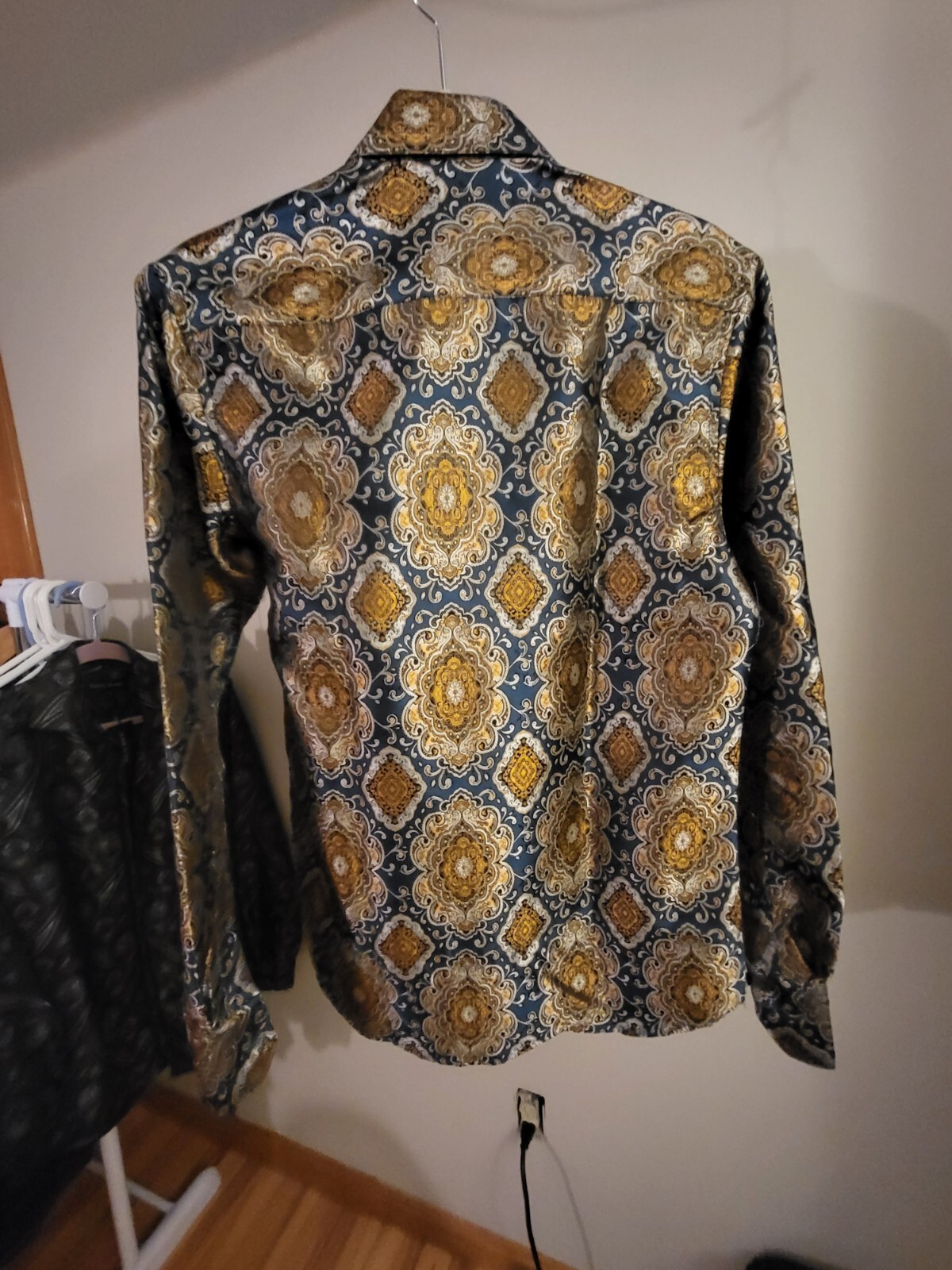 NEW WITH TAG NEVER WORN BARRY WANG WESTERN VINTAGE STYLE DRESS SHIRT. SMALL.