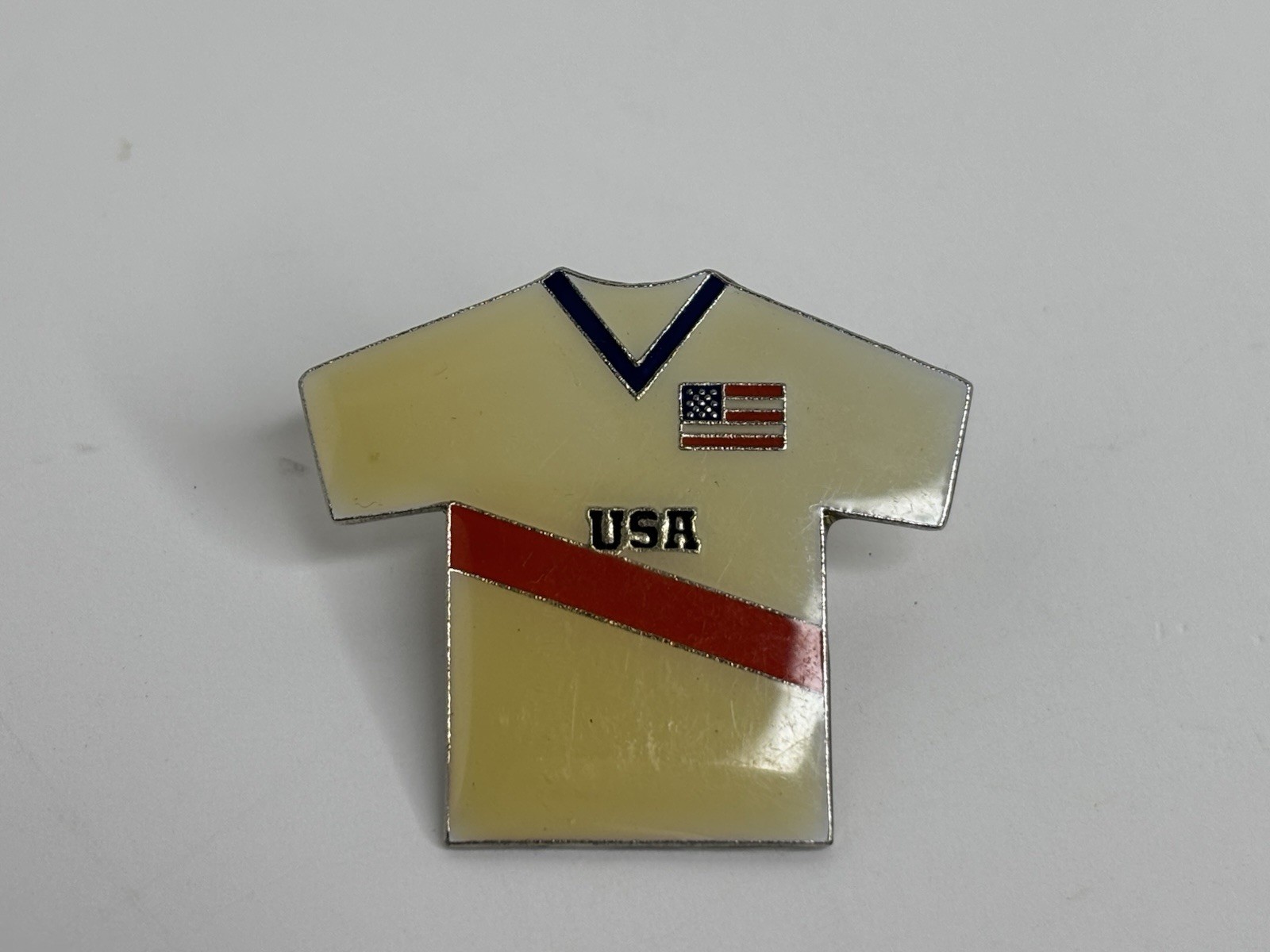 Vintage Dutch Soccer Futbol World Cup Jersey Enamel Lapel Pin USA United States