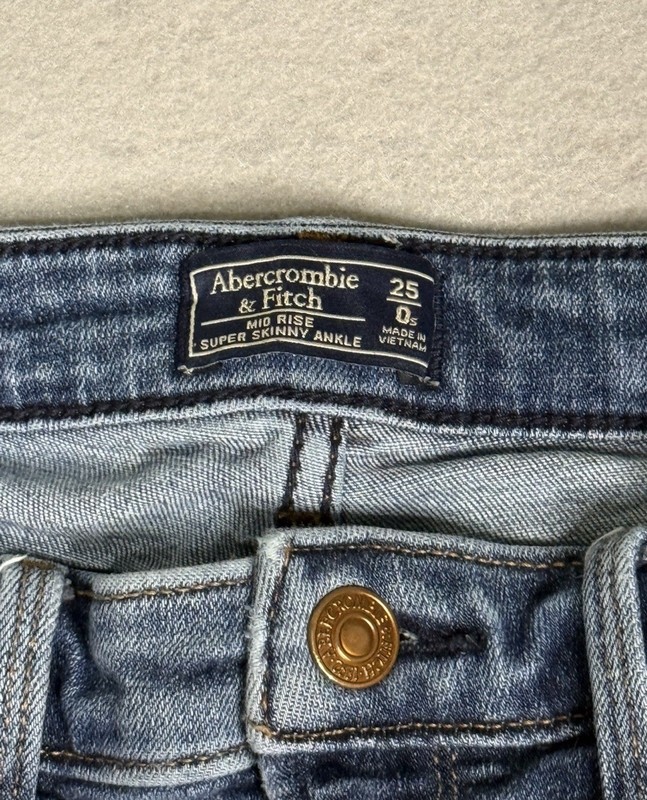 Abercrombie & Fitch Blue Denim Super Skinny Ankle Mid Rise Women’s Jeans