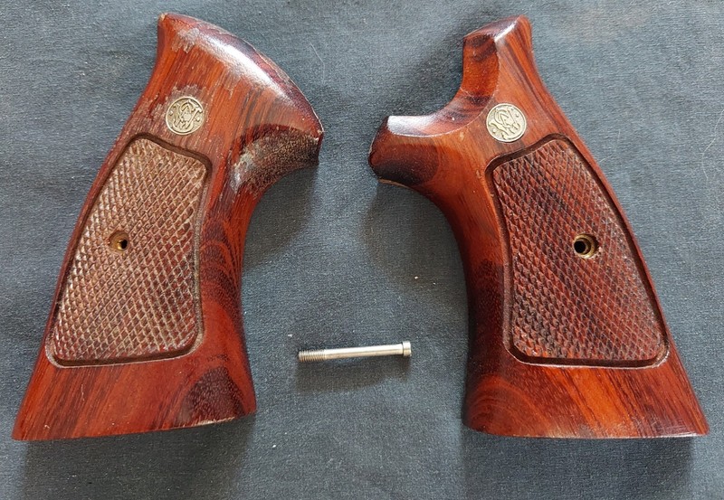 FACTORY SMITH &WESSON N FRAME REVOLVER GRIPS CHECKERED PISTOL MATCHING PAIR