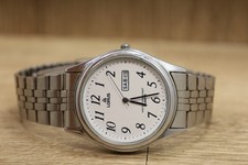 Vintage Mens Lorus V533-0A00 day / date Stainless Steel Watch New Bat 8"