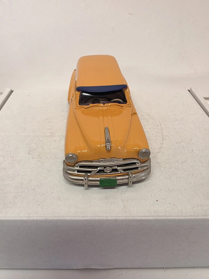 Brooklin Models No. 31 - 1953 Pontiac Sedan Delivery - Gulf Oil - Image 4 of 4