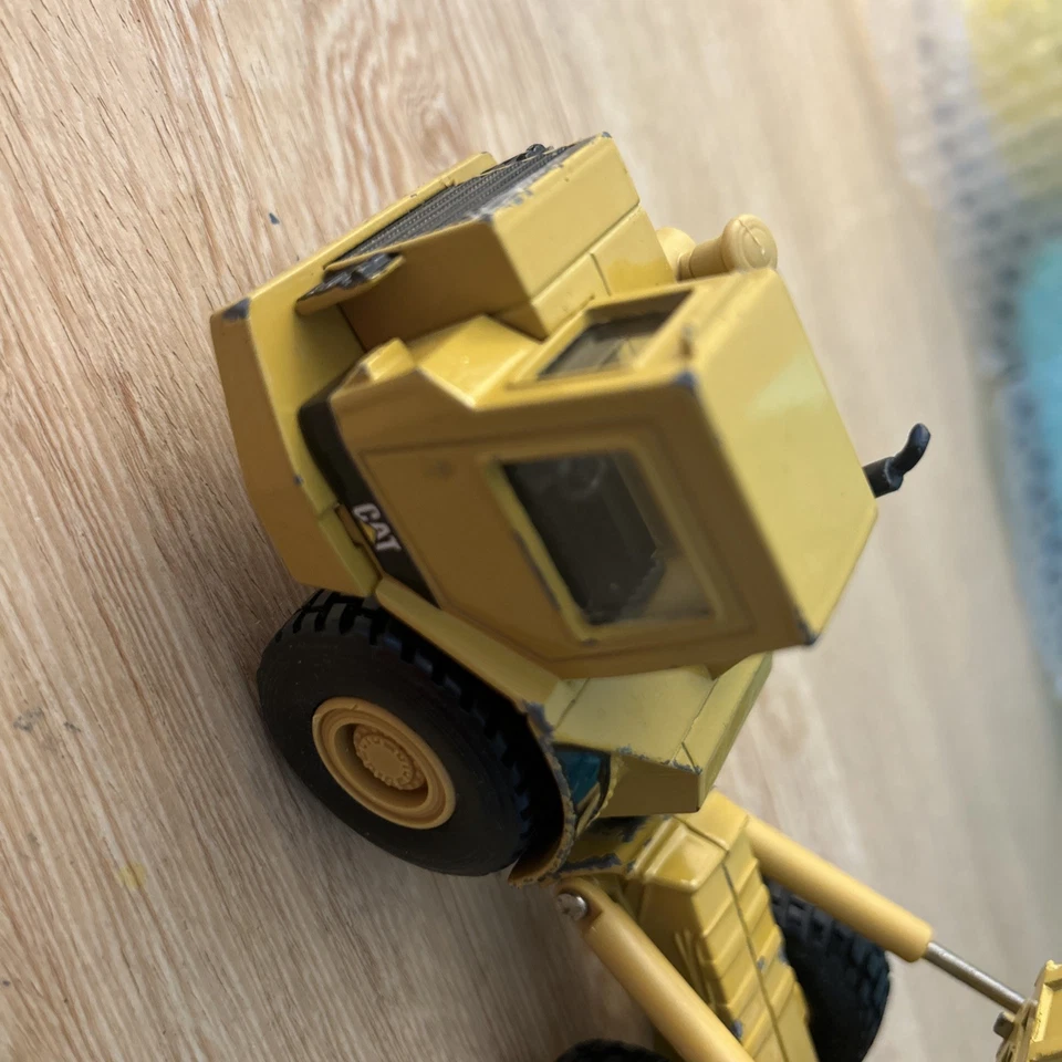 Camión de volteo articulado Cat Caterpillar D350D diecast Ertl 2431 1992 amarillo Foto 3 de 4