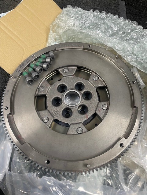 LUK DUAL MASS FLYWHEEL FOR SKODA SCOUT  OCTAVIA 2.0TDI VRS 1Z 2005 ON
