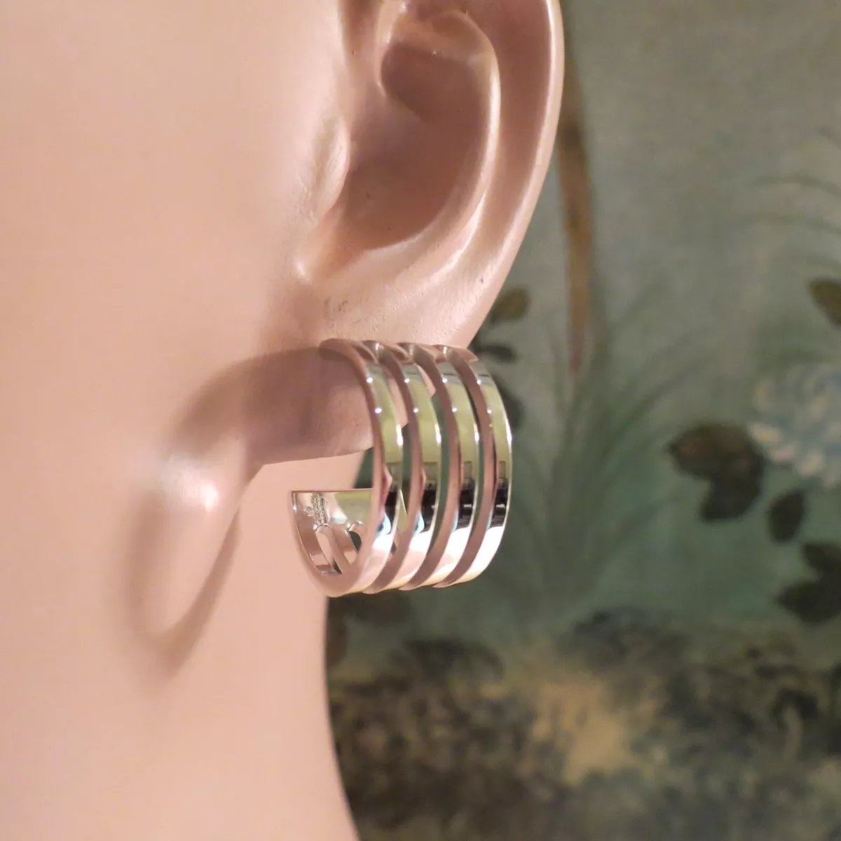 Gucci silver 2024 hoop earrings