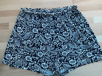 H&M Flatter Blumen Shorts weit M schwarz weiss mega Basic