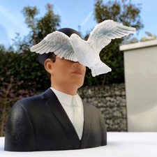 René Magritte - L'Homme au Chapeau Melone / L'uomo con il melone - scultura