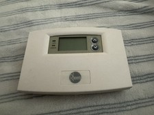 RHEEM Protech 620 7-Day Programmable Digital Thermostat 2 Heat/2 Cool Heat Pump