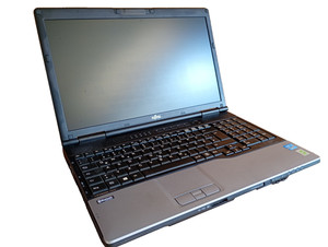 Fujitsu Lifebook E752 Laptop mit Intel Core i5 als Ersatzteilspender (R17 1113)