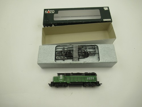 Kato 37-044 HO Scale Burlington Northern GP35 Diesel Locomotive #2534 LN/Box