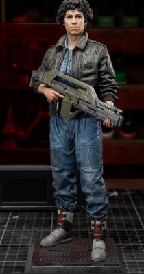 Alien ELLEN RIPLEY, Aliens, - Ripley with Pulse Rifle 3d Resin Printed Model