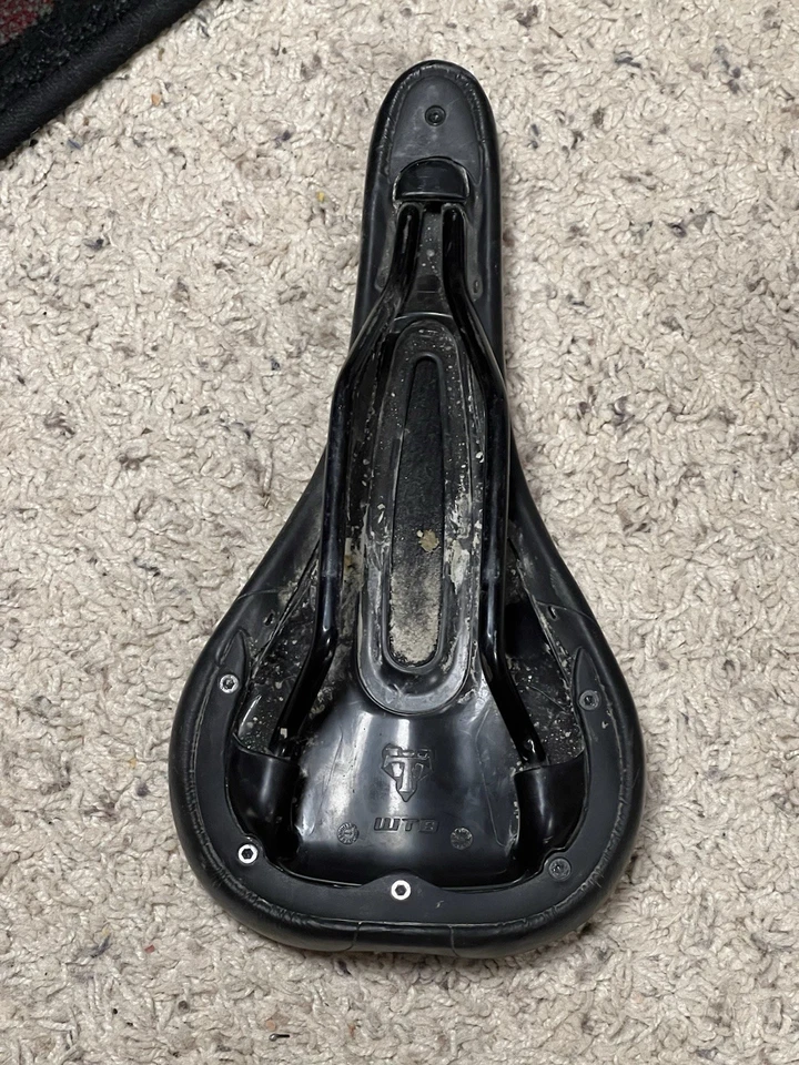 Asiento de sillín de bicicleta WTB Volt 135 mm rieles de acero negro Foto 4 de 4