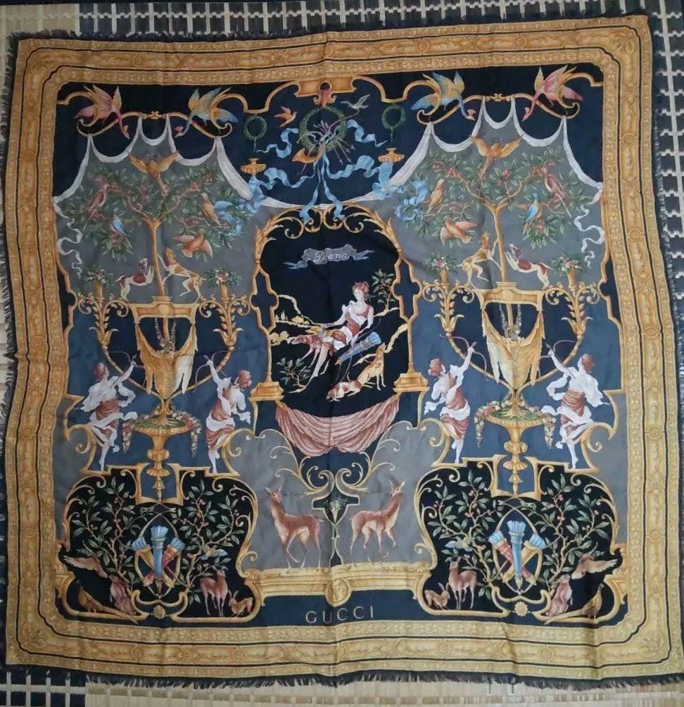 Grande étole Gucci Da Diana botanique noire dorée laine soie du Japon