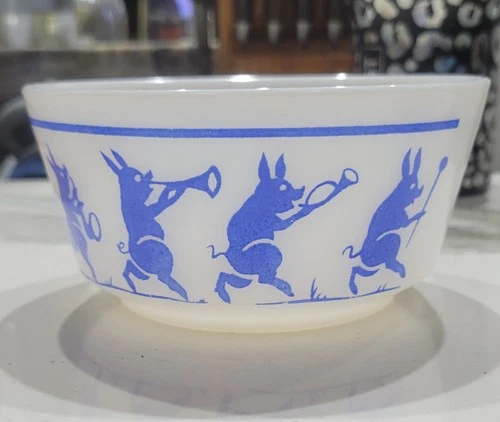 Vtg MCM Hazel Atlas Blue on Milk Glass Musical Pigs Parade Marching Band Bowl