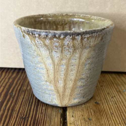 Studiokeramik Holzbefeuerter Trinkbecher/Tasse. Esche Glasur. Unmarkiert. 8 cm hoch - Bild 1 von 11