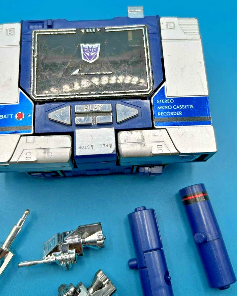 G1 Transformers 1984 Vintage Soundwave Buzzsaw Action Figures Complete Set - Image 3 of 4