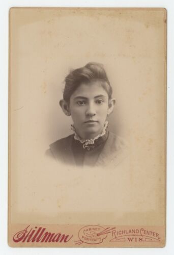 Carte de cabinet antique vers 1880 adorable jeune fille Hillman Richland Center, WI - Photo 1 sur 3
