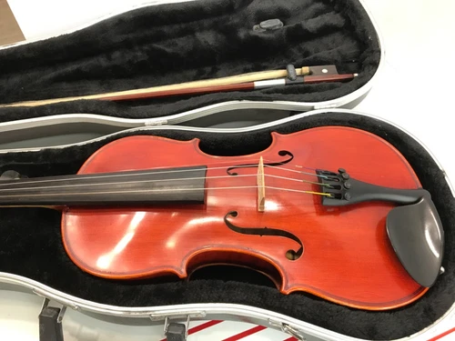 Strobel ML-105 Violin 4/4 with bow and hard case Great Condition.