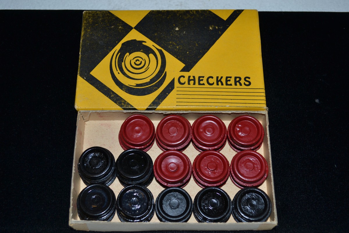 ＴＨＥ　ＣＨＥＣＫＥＲＳ　８０’ｓ　ＣＯＭＰＬＥＴＥ　ＢＯＸ Vintage No Label Checkers Box that Contains 28 Plastic Painted
