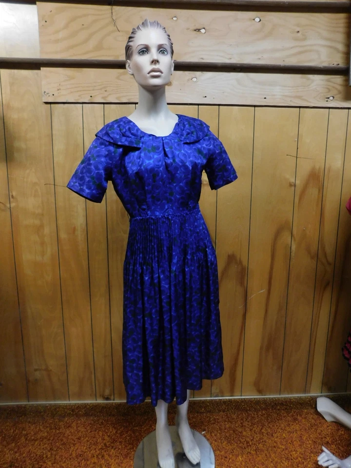 Vintage Handmade Purple Floral Day Dress 28" Waist - Image 3 of 4