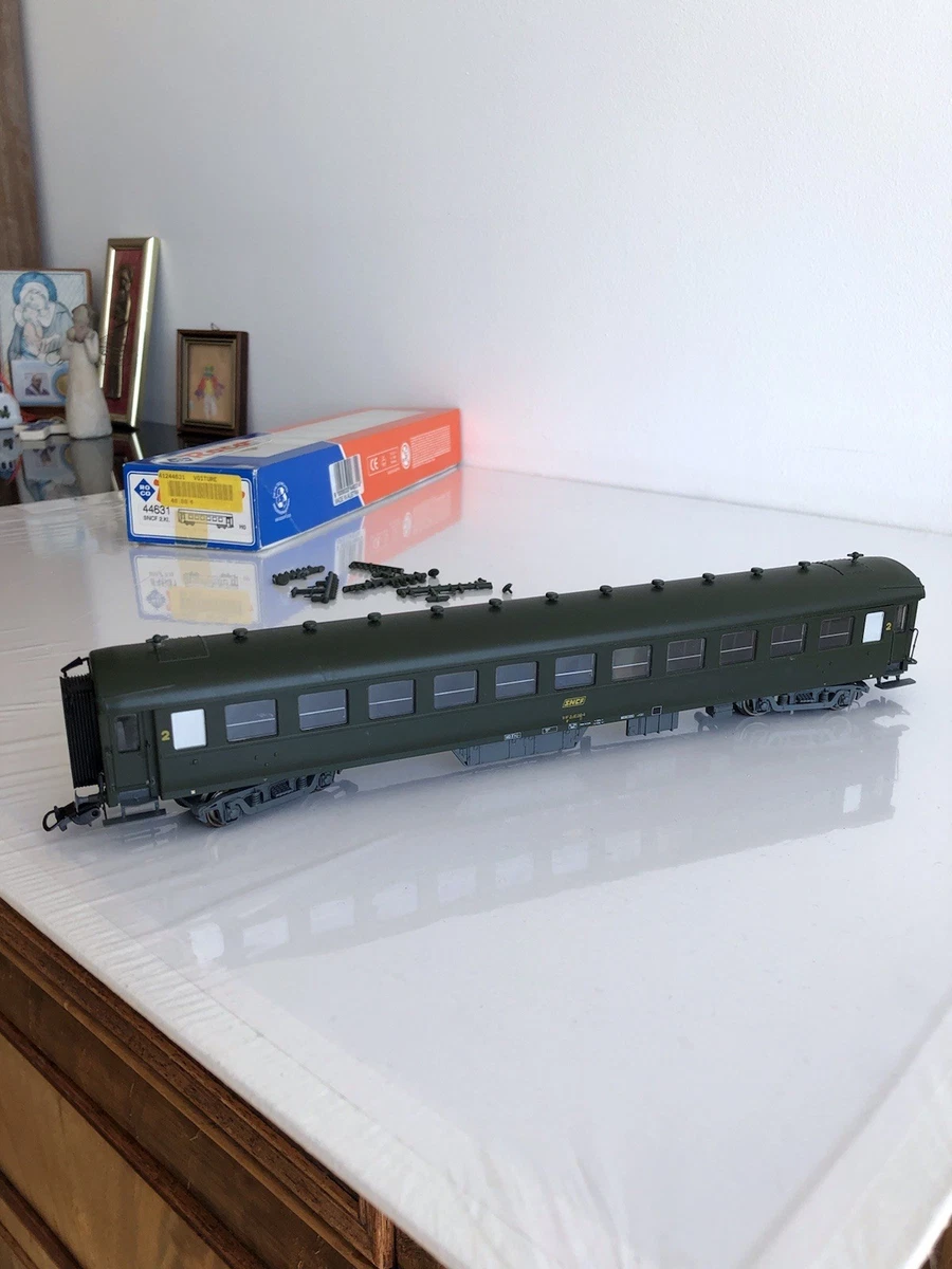 MODELISME FERROVIAIRE VOITURE ROCO UIC 1CL A9 EP IV SNCF en