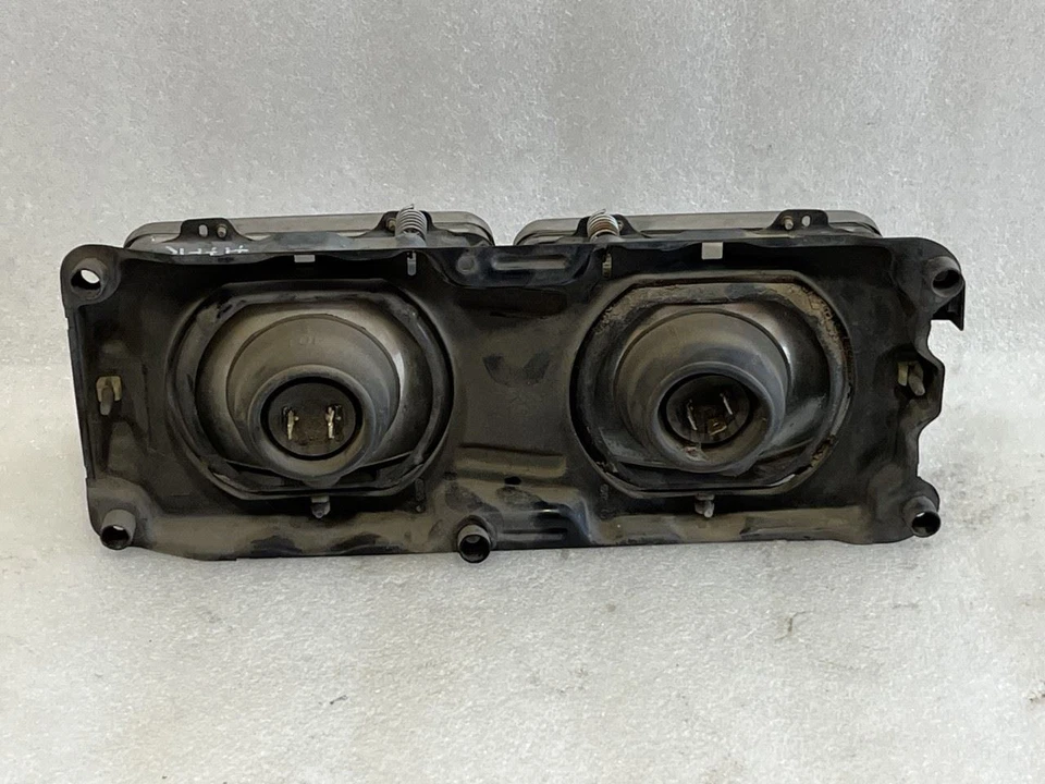 1985 HONDA ACCORD SEDAN RIGHT PASSENGER SIDE HEADLIGHT HEADLAMP - Image 2 of 4