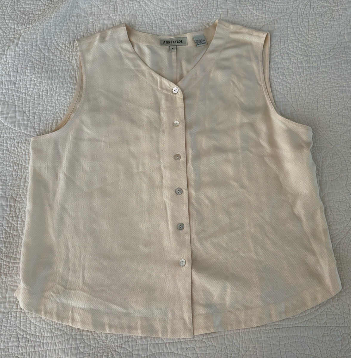Ann Taylor Women’s Sz L 100% Silk Sleeveless Shell V Neck Blouse in Warm Ivory