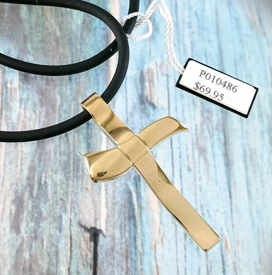 Pingente de cruz modernista de aço inoxidável tom dourado de rochê em colar de 20"" - Imagem 3 de 4