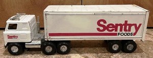 *RARE* 1970's ERTL IH TRANSTAR SEMI TRUCK TRAILER "SENTRY FOODS" ~ EUC