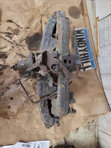 1976 AMC JEEP 258 2 BARREL INTAKE 3232444 AND EXHAUST MANIFOLD 3190803 - Picture 1 of 5