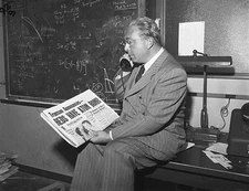 Dr Leo Szilard professor University Chicago looking headline Herald- 1949 Photo