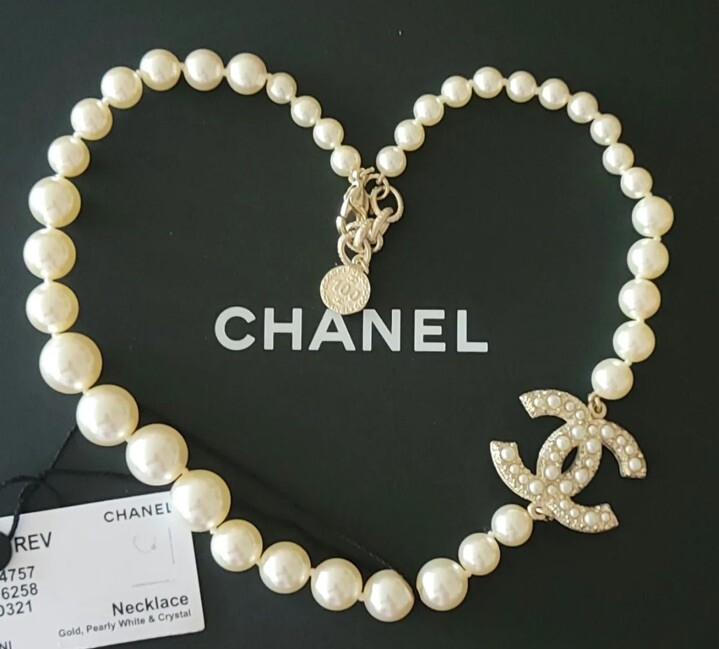 AUTH. CHANEL NWT CHANEL 100 ANNIVERSARY PEARL CC LOGO CHOKER