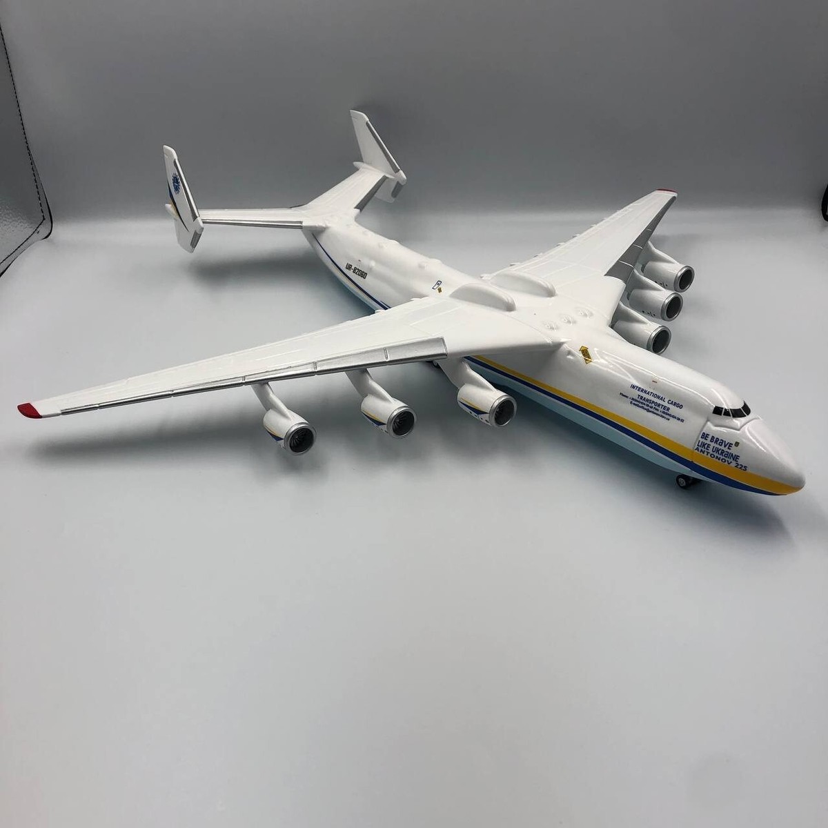 Official Exclusive model Antonov 225 Mriya scale 1/200 