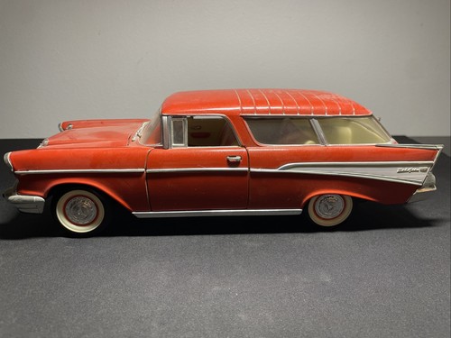 CHEVROLET NOMAD 1957 - ROAD TOUGH - 1/18 - EN BOITE D'ORIGINE
