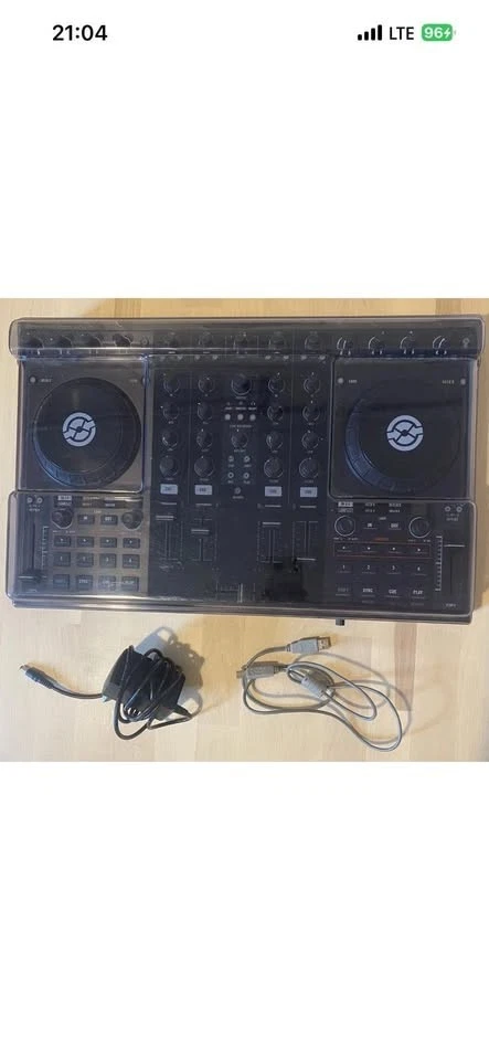 Native Instruments Traktor Kontrol S4 MK2 DJ-Controller - Schwarz - Bild 3 von 4