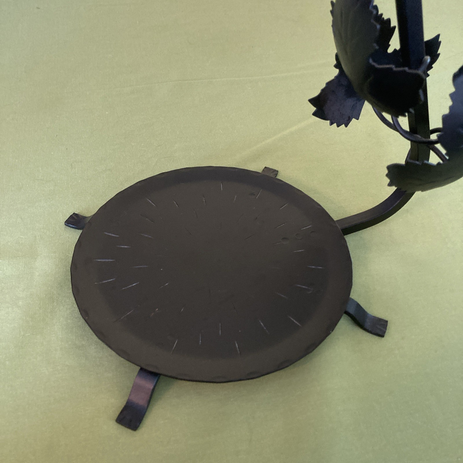 Wine Decanter Dispenser Aerator Stand Black Metal Leaves 15”