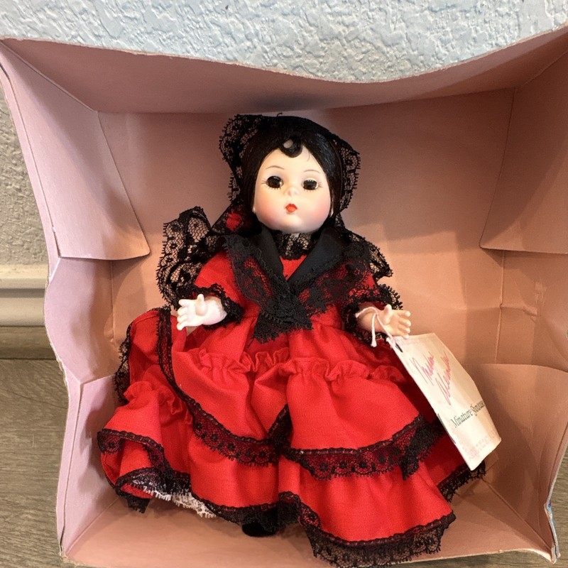 Madame Alexander Spain 595 8in Doll Red/Black Dress Curly Brown Hair Box