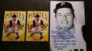 VERN LAW Hand Signed Autograph 4X6 Photo & 2 BAEBALL CARDS MLB CY YOUNG PITCHER