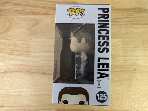 Funko POP! Star Wars #125 Princess Leia Hoth 2017 Galactic Convention Exclusive - Picture 3 of 7