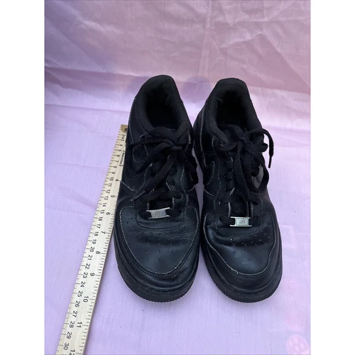 Scarpe casual Nike Youth Air Force 1 basse tutte nere sneakers taglia 7 anni usate