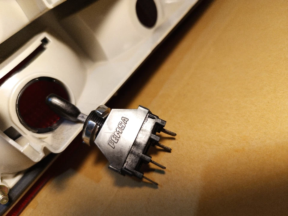 老式兰博基尼剪影 1976 - 1979 切换开关和控制原始设备制造商全新陈货 — 第 2/4 张图片