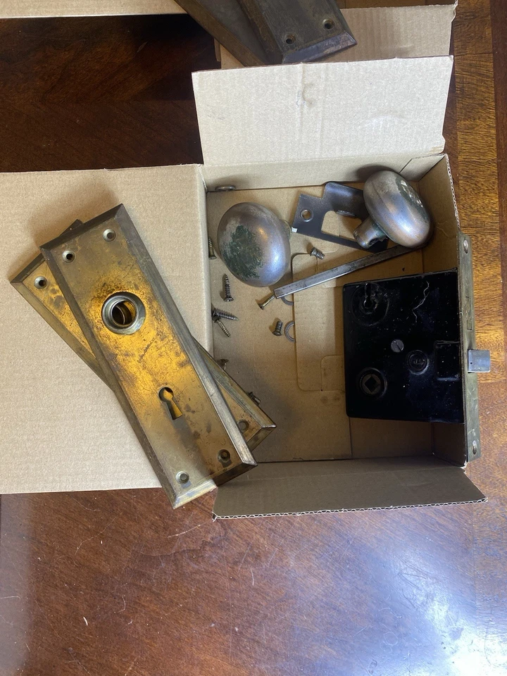 Lote de 4 cerraduras de puerta antiguas Penn placas y tornillos de cubierta de cobre/latón SIN LLAVES Foto 3 de 4