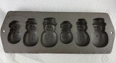Cast Iron LODGE 68M2 Snowman Corn Bread Muffin Pan Mold 15 1/2'' Long