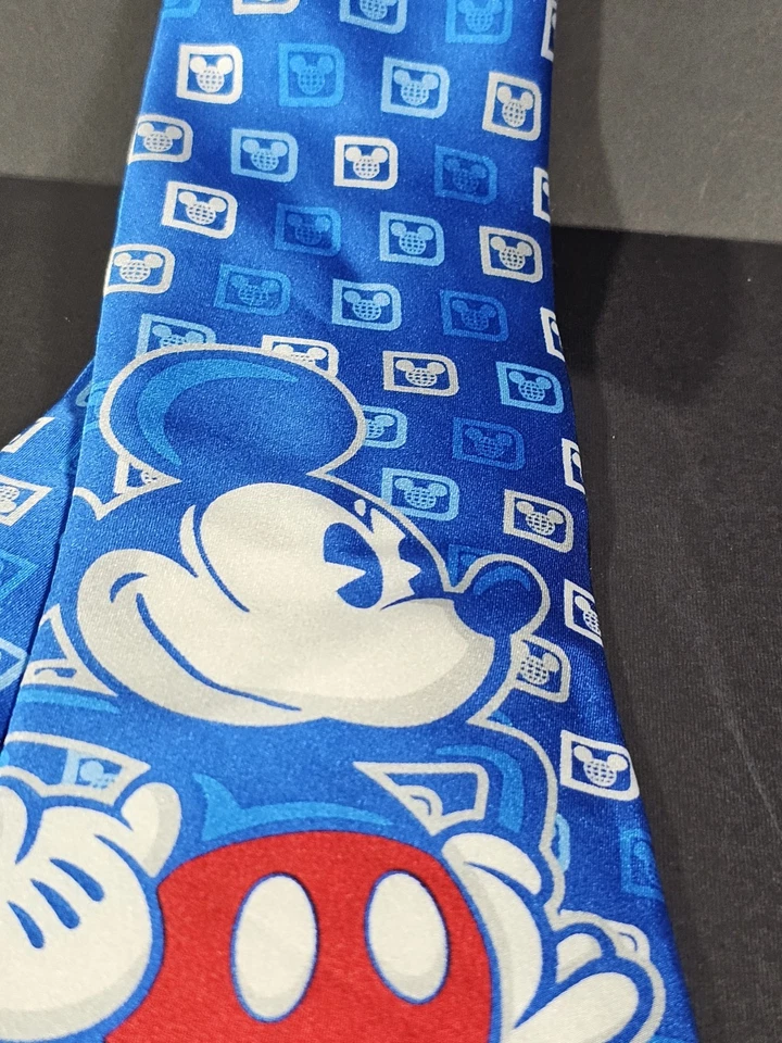 Corbata de Mickey Mouse roja blanca y azul de los parques de Disney para hombre, 62" X 3,5" Foto 3 de 4