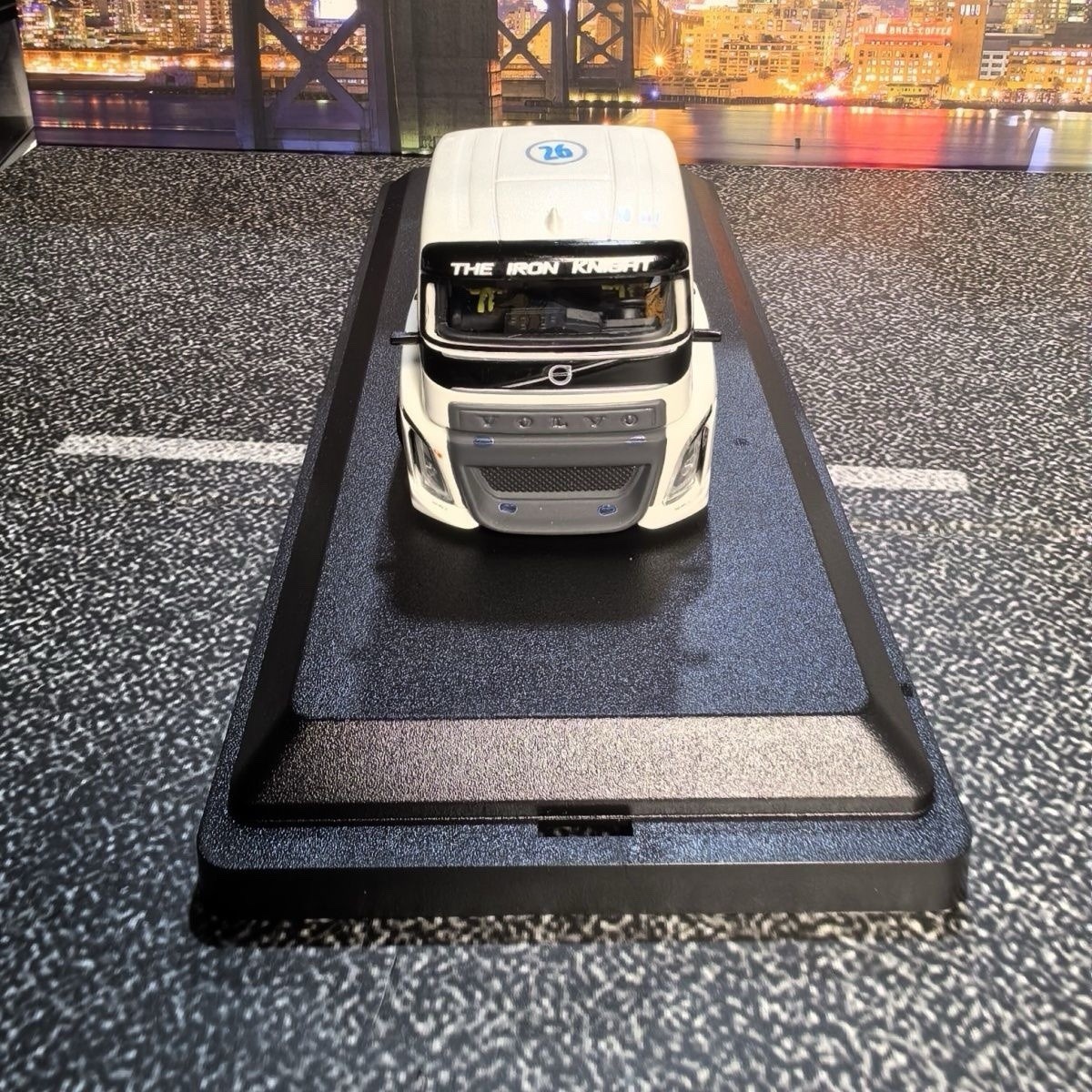 Tekno 1:50 IRON KNIGHT Volvo Racing Truck Resin Toys Car Model