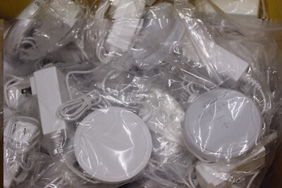 X18 Belkin (lot#2) Boost Up Bold 10W Wireless Fast Charging Pad Stand White