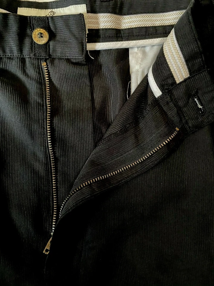 MEN'S CONSENSUS GOLF BLACK PLEATED FRONT MODAL BLEND SHORTS size 42 - Image 2 of 4