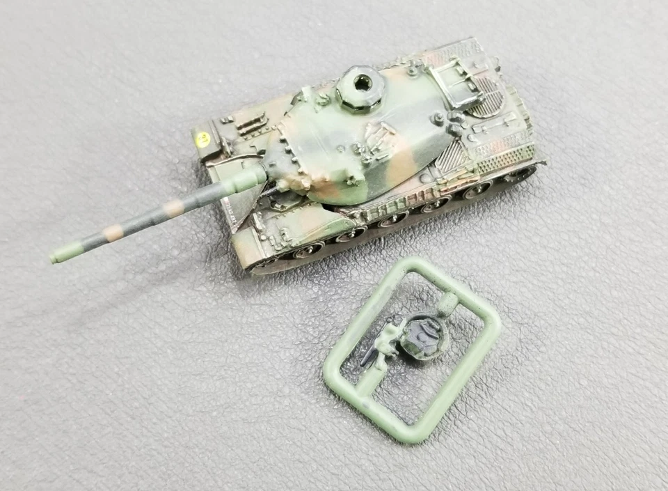 TANQUE EN MINIATURA PANZERTALES tanque francés AMX-30 de la Guerra Fría MUSEO MUNDIAL DE TANQUES Foto 3 de 4