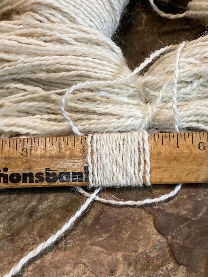 SURI ALPACA OFF WHITE-Mill мотки с закрученными мотками. Suri-Cotswold шерсти Firestar 70-30 смесь - Изображение 3 из 4