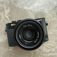 Sony Cyber-shot DSC-RX1R Full Frame 24.3MP Digital Camera with Zeiss Lens